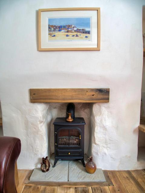 Knocker Cottage Is A 3 Bedroom Made Up Of 1 Double Bedroom And 2 Small Double Bedrooms In Small Village 10 Min To Beaches Camborne Exterior foto