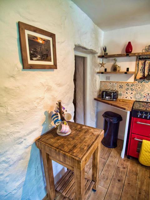 Knocker Cottage Is A 3 Bedroom Made Up Of 1 Double Bedroom And 2 Small Double Bedrooms In Small Village 10 Min To Beaches Camborne Exterior foto